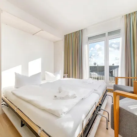 Ferienwohnung Ruegen, Ostseebad Sellin, Villa Wiederkehr شقة *